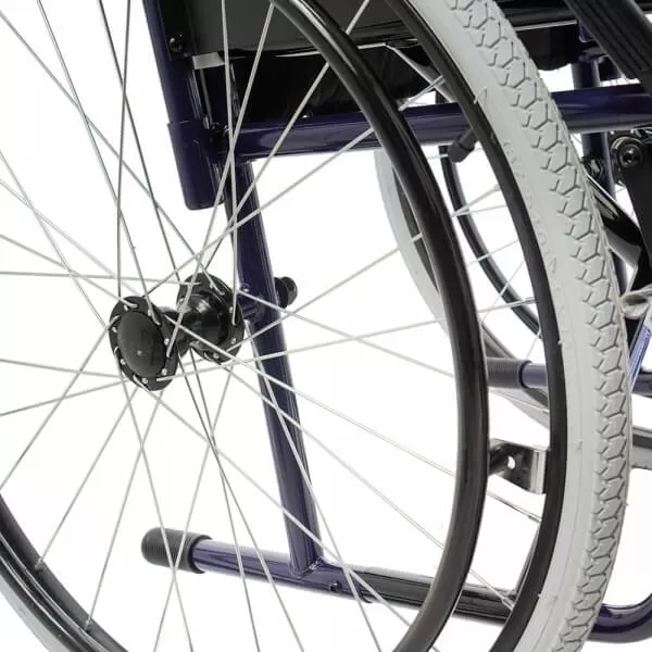 Кресло-коляска B6 U, ширина сиденья 46 см, колеса пневматические