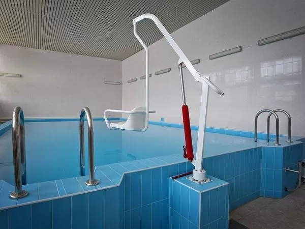 Подъемник для бассейна ИНВА Енисей ИПБ-170Г с гидравлическим приводом