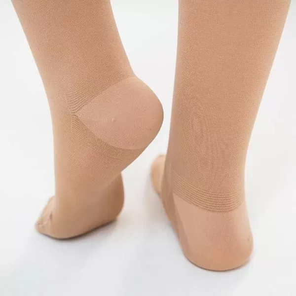 Чулки компрессионные Evolution ТК.931 унисекс 2 класс компрессии с закрытым носком и гладкой резинкой на широкое бедро цвет бежевый