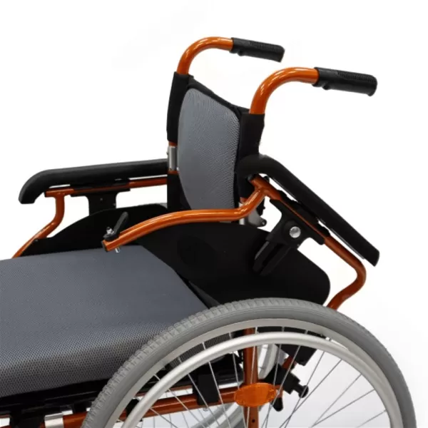 Кресло-коляска МЕТ STABLE с регулировкой высоты подлокотников, ширина сиденья 46 см, колеса пневматические