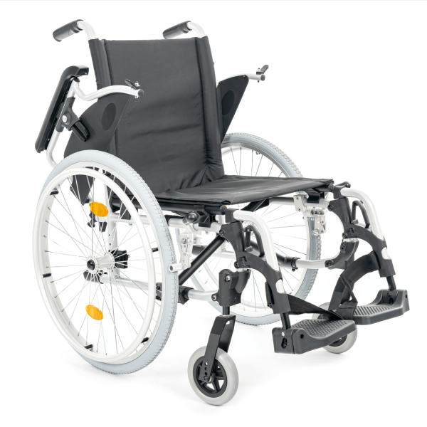 Кресло-коляска МЕТ STABLE, артикул 20460, с регулировкой высоты подлокотников, ширина сиденья 43 см, колеса пневматические