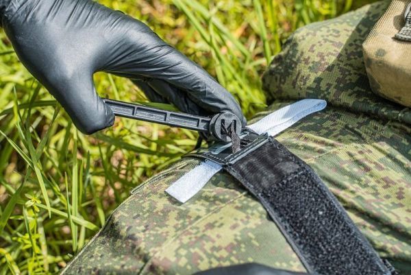 Жгут-турникет крoвooстaнaвливaющий МЕДПЛАНТ ЖК-01 с лентой для фиксации времени, вид сложения 2, артикул 1747