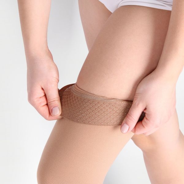 Чулки компрессионные IDEALISTA ID-300W унисекс 2 класс компрессии с закрытым носком и гладкой резинкой на широкое бедро цвет карамель 